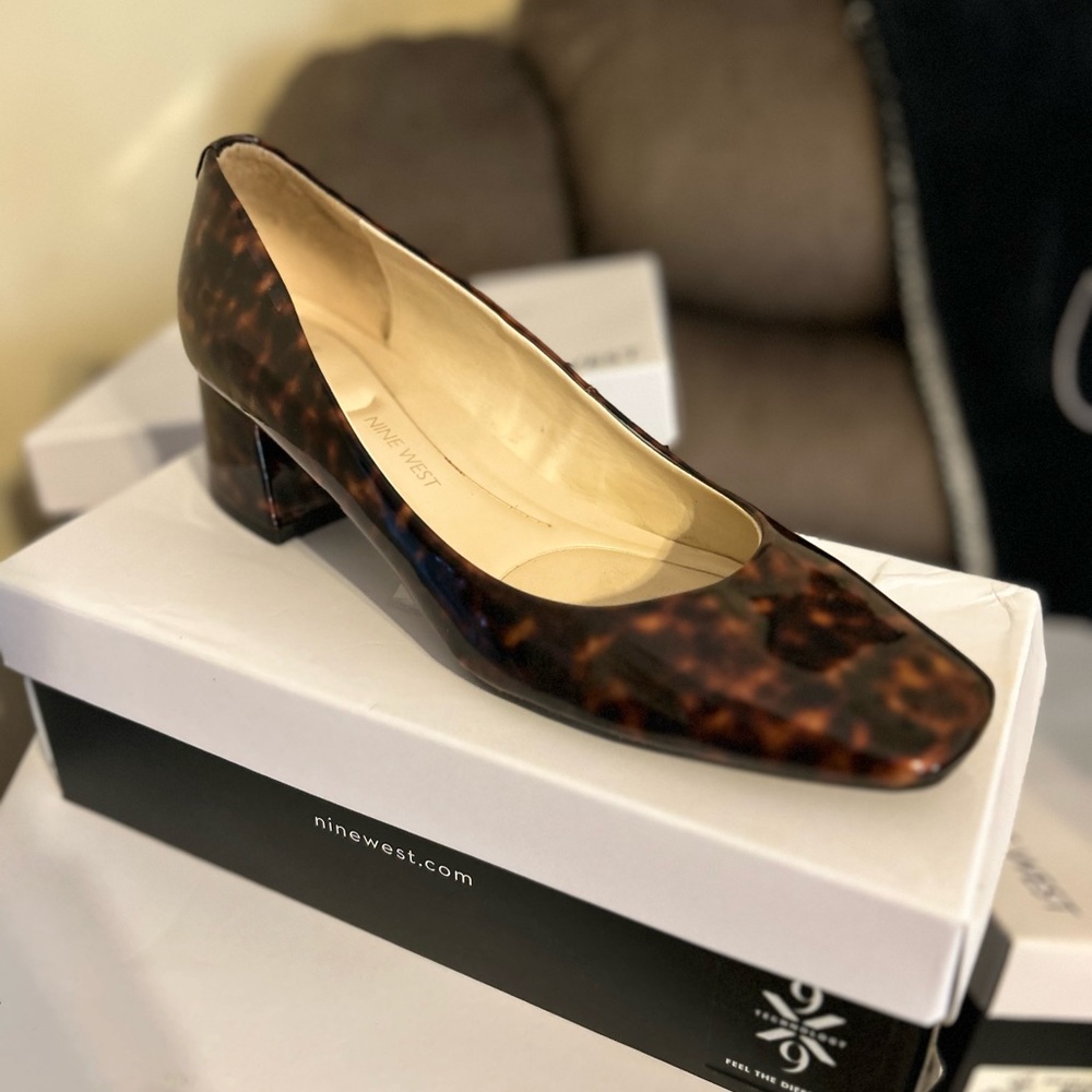 GENTLY WORN NINE WEST BROWN TORTOISE VIBE 9x9 BLOCK HEEL PUMP